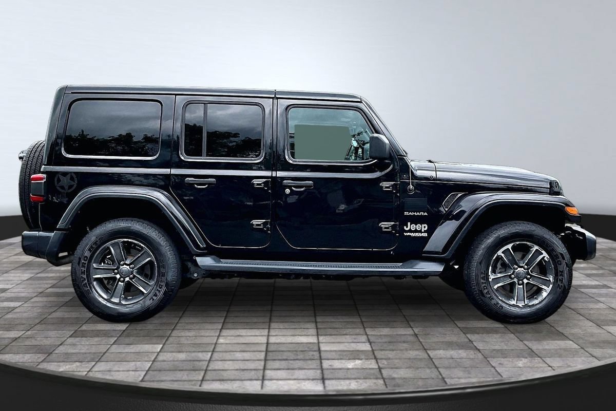 Used 2018 Jeep Wrangler Unlimited Sahara AWD/4WD image 8