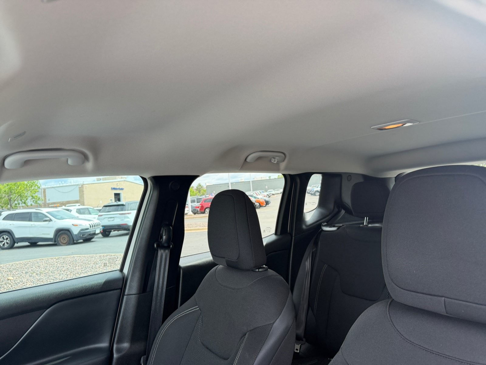 Used 2023 Jeep Renegade Altitude AWD/4WD image 33