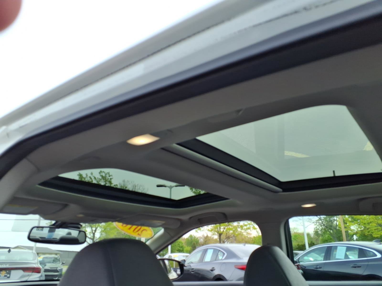Used 2016 Nissan Maxima Platinum w/ Interior Lighting Package FWD image 5
