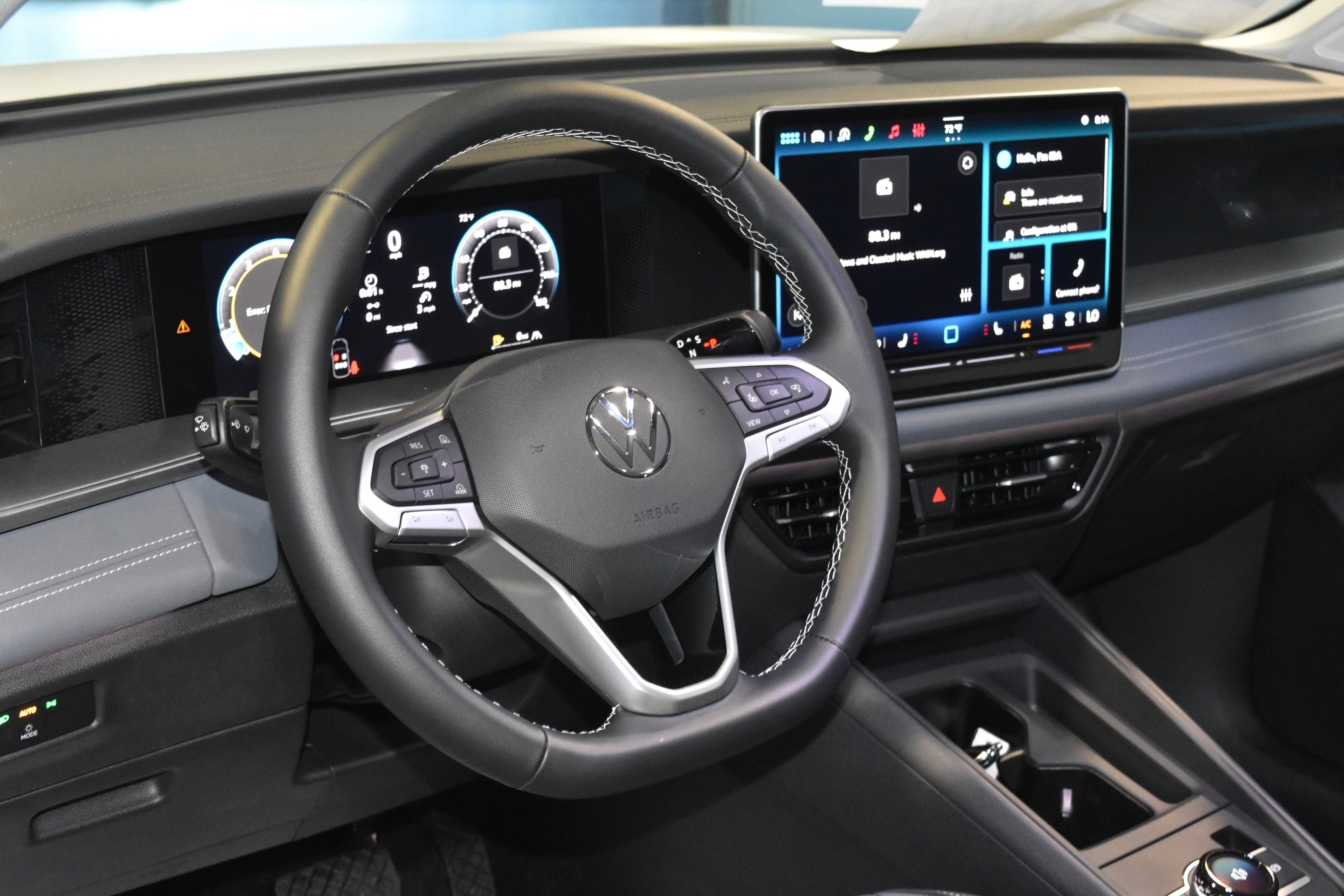 New 2026 Volkswagen Tiguan SE AWD/4WD image 2