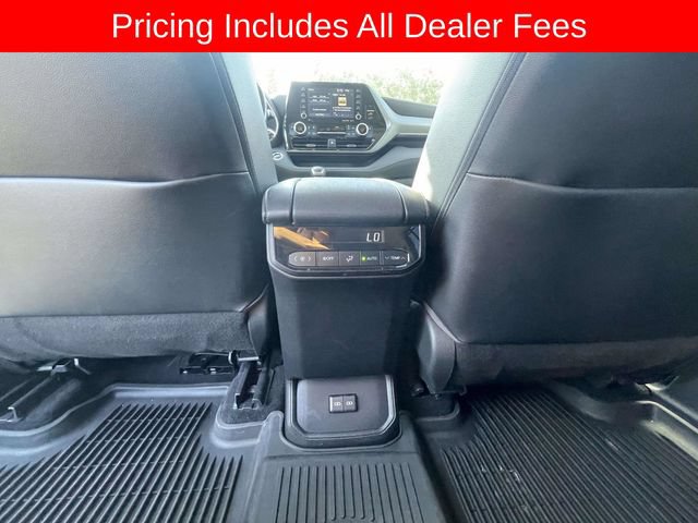 Used 2022 Toyota Highlander XLE AWD/4WD image 20