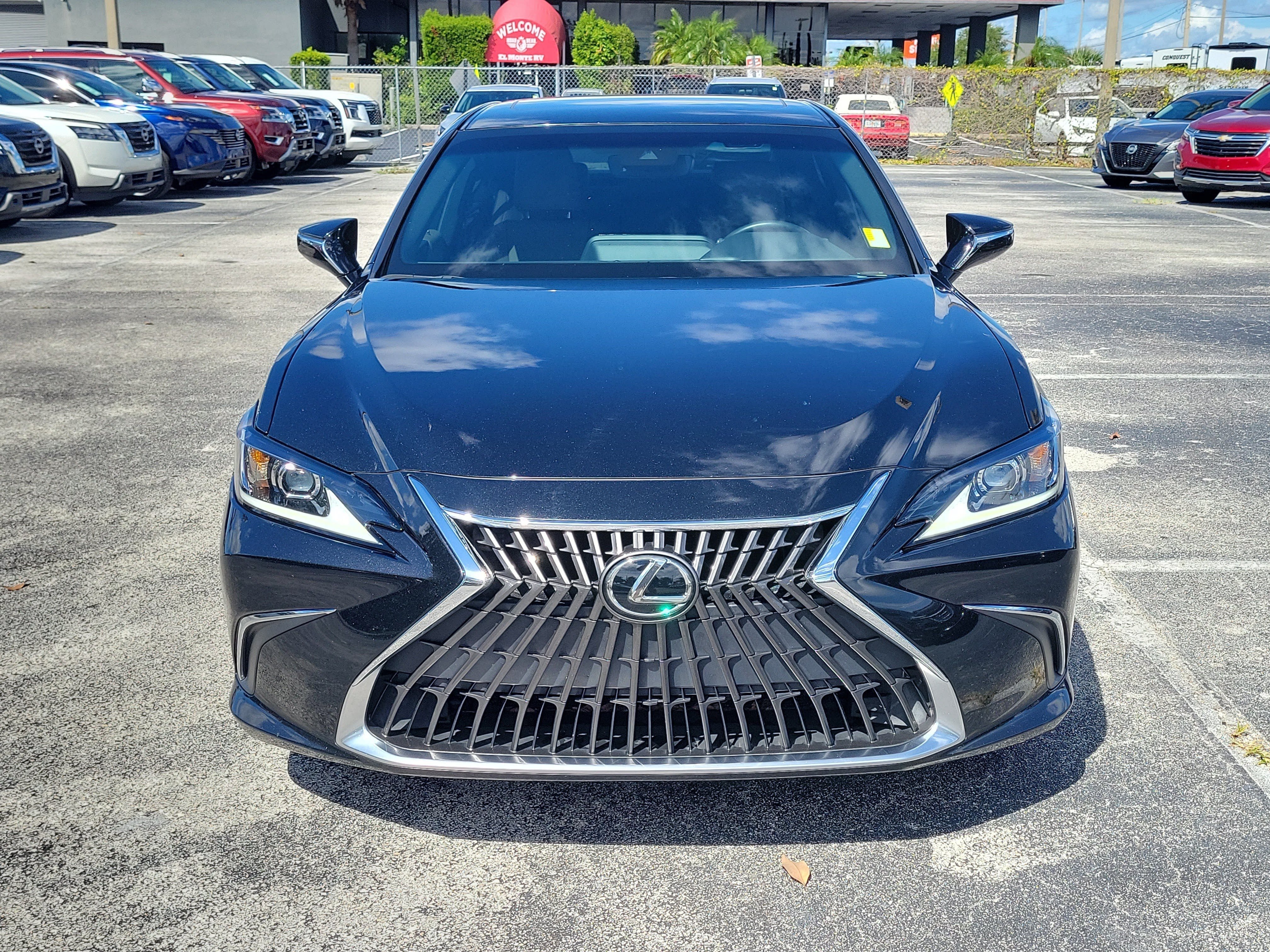 Used 2022 Lexus ES 350 w/ Accessory Package FWD image 2