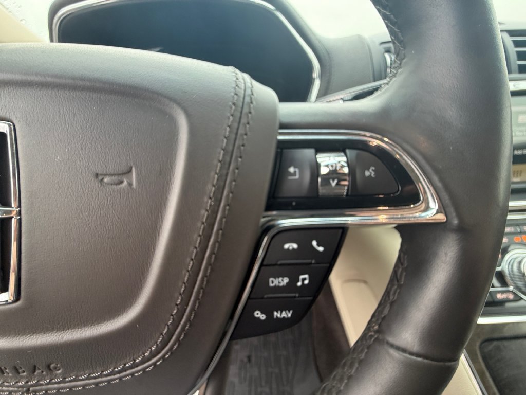 Used 2017 Lincoln Continental Select w/ Climate Package FWD image 16