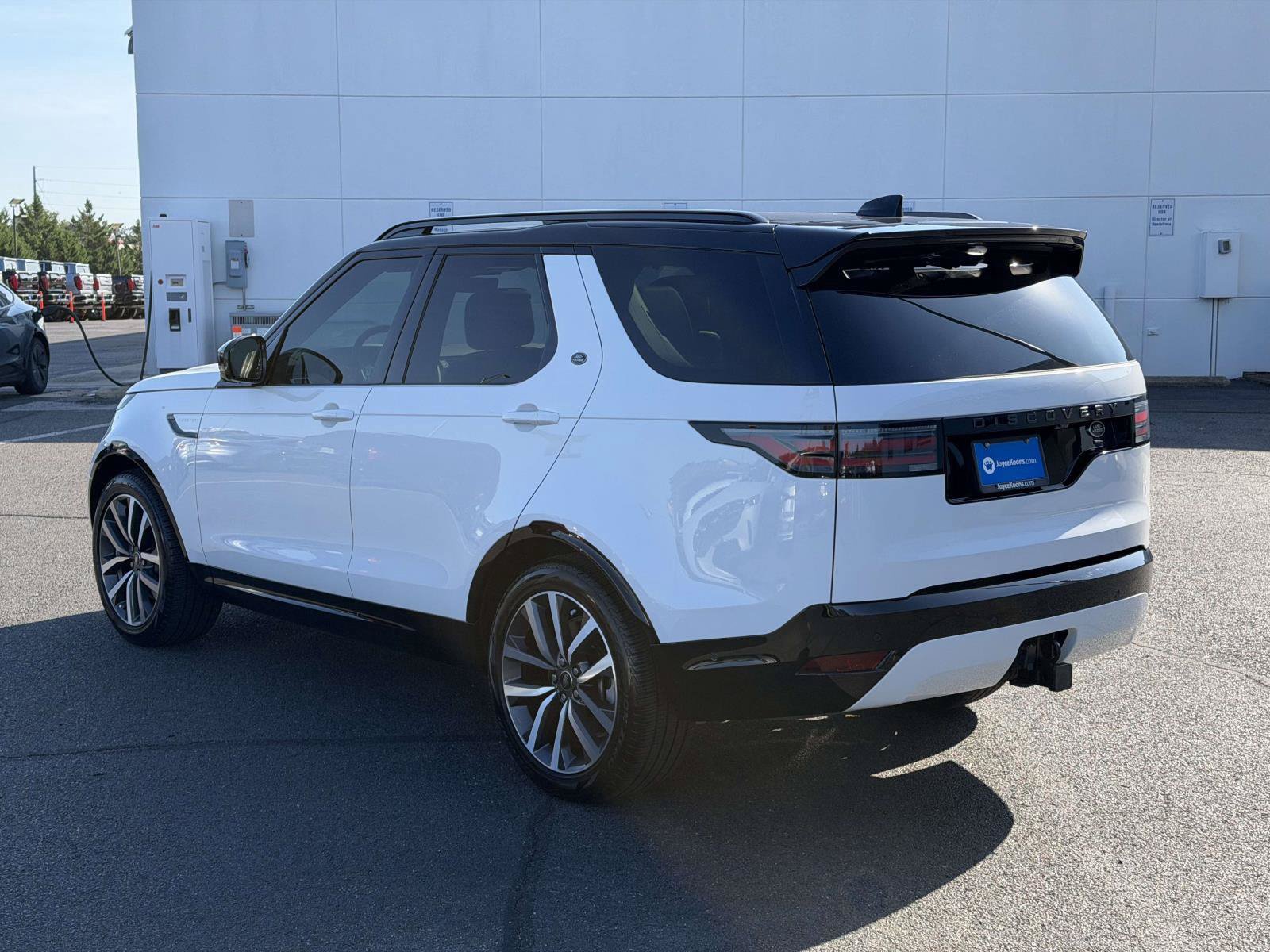 Used 2023 Land Rover Discovery S R-Dynamic AWD/4WD image 3