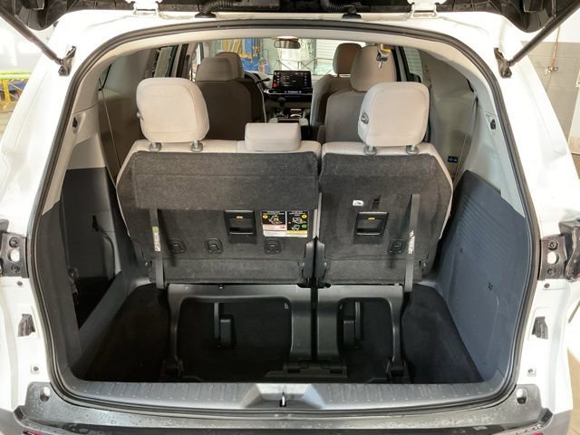 Used 2024 Toyota Sienna LE image 21