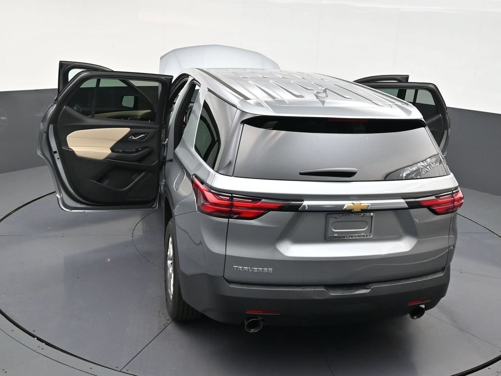 Used 2023 Chevrolet Traverse LS FWD image 32