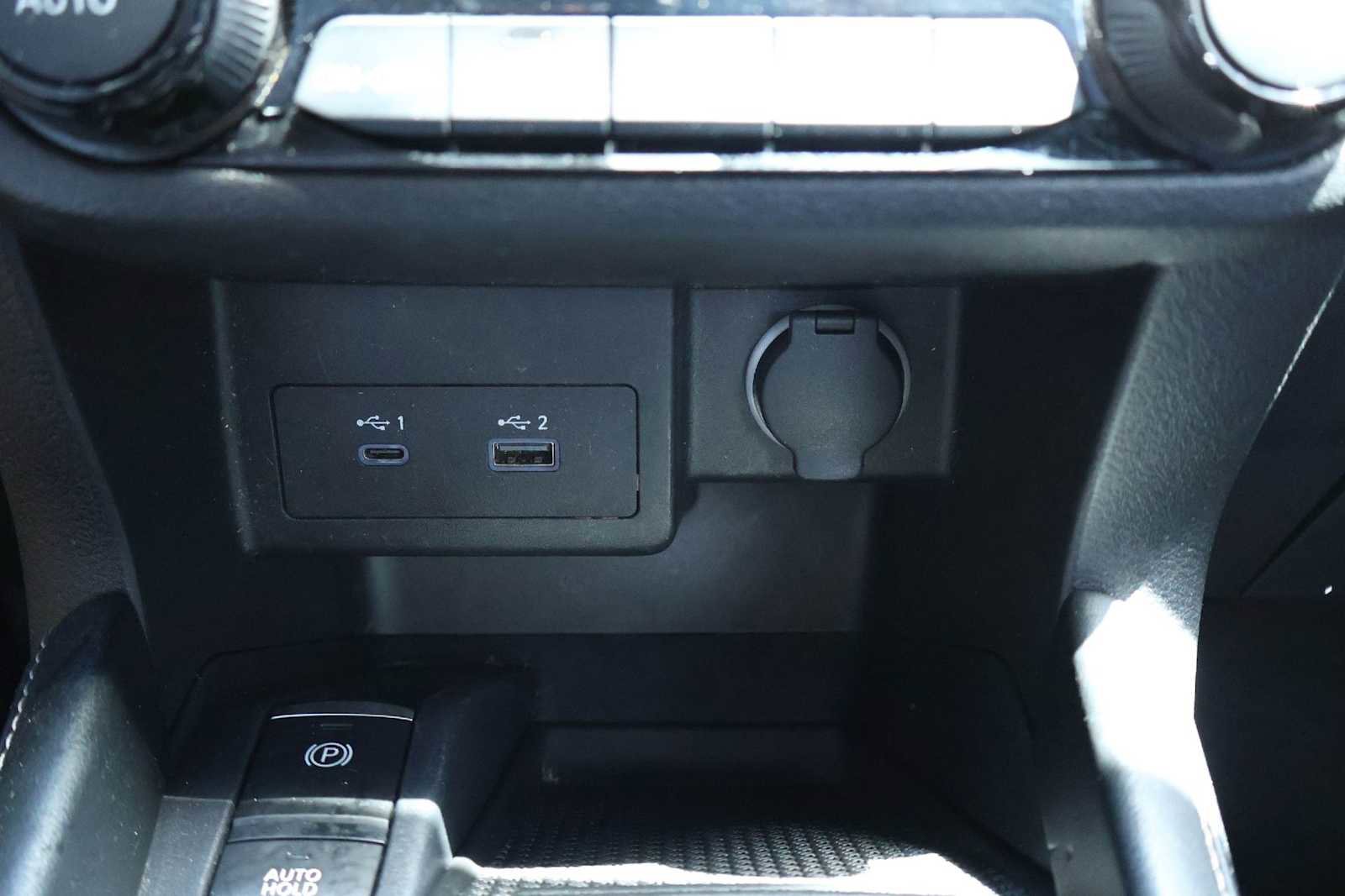 Used 2023 Nissan Kicks SR w/ SR Premium Package FWD image 27