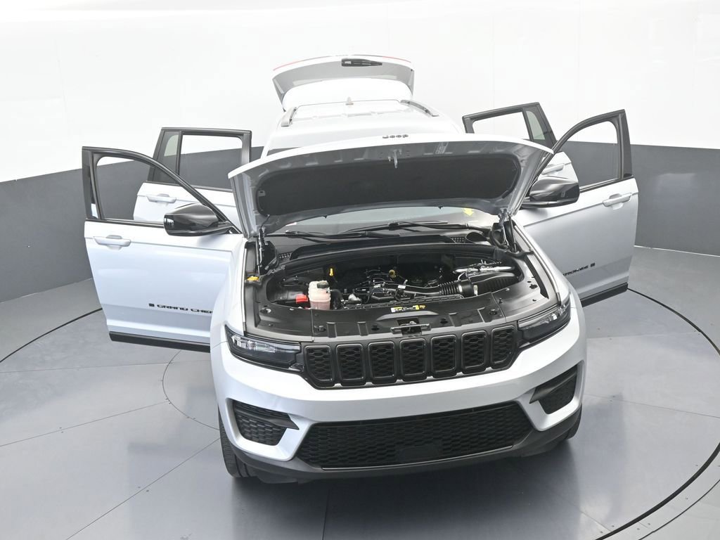 Used 2023 Jeep Grand Cherokee Altitude AWD/4WD image 74