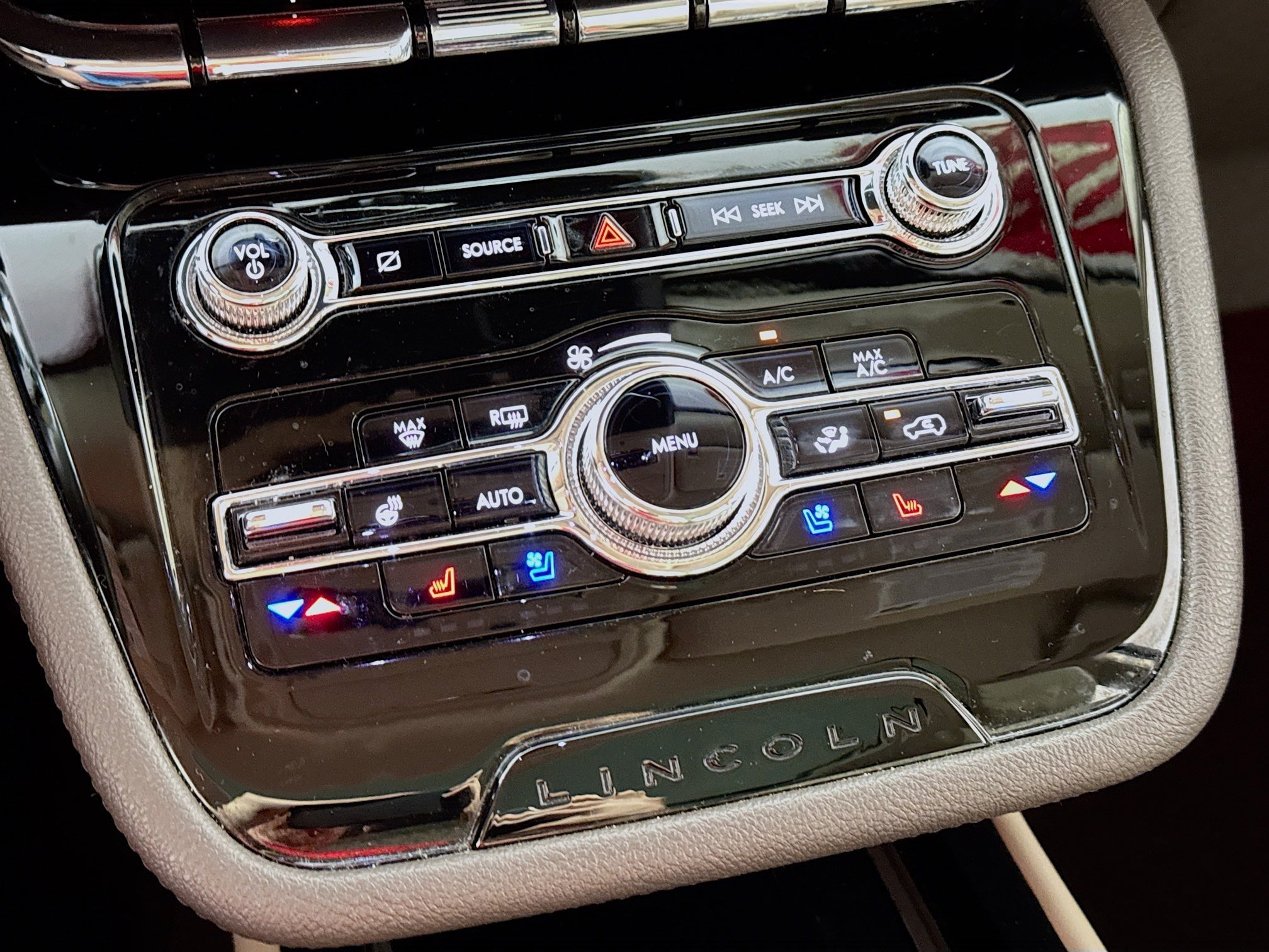 Used 2022 Lincoln Corsair AWD w/ Premium Package image 19