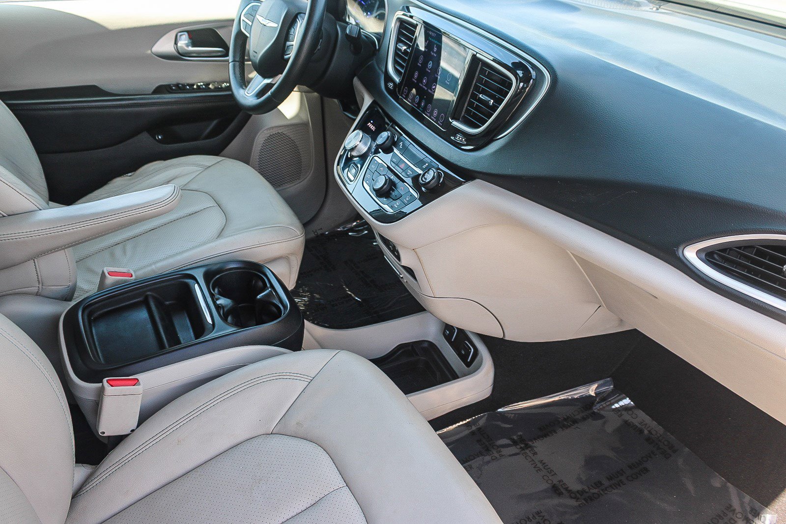 Used 2018 Chrysler Pacifica Touring-L image 17