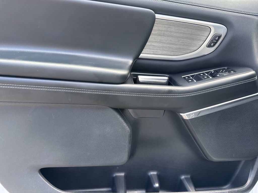 Used 2025 Ford Expedition Max Platinum AWD/4WD image 10