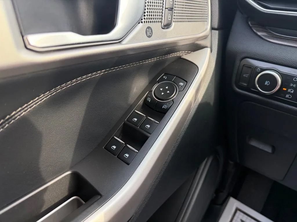 Used 2024 Ford Explorer Limited AWD/4WD image 13