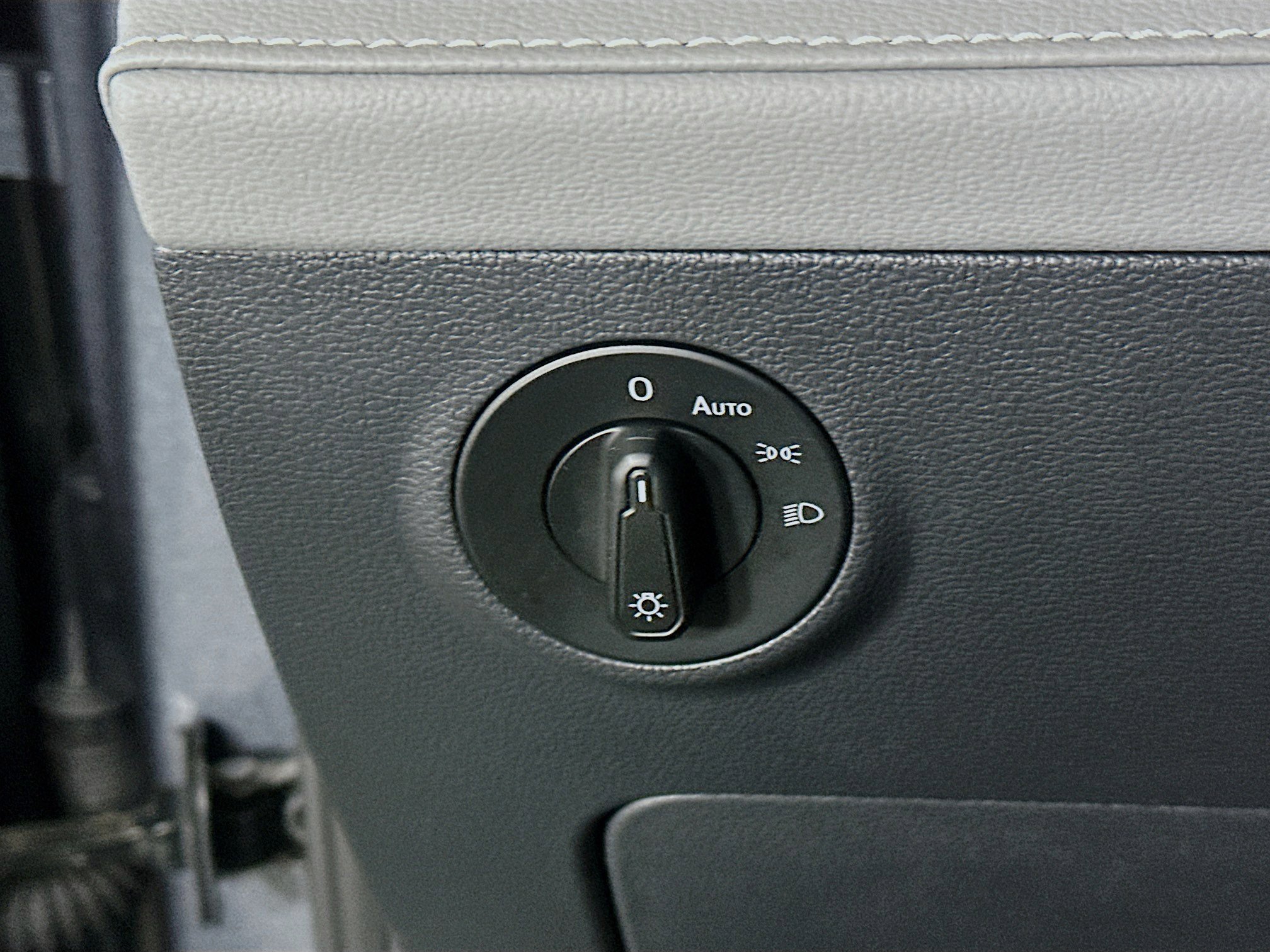 Used 2024 Volkswagen Taos SE w/ Black Wheel Package image 17