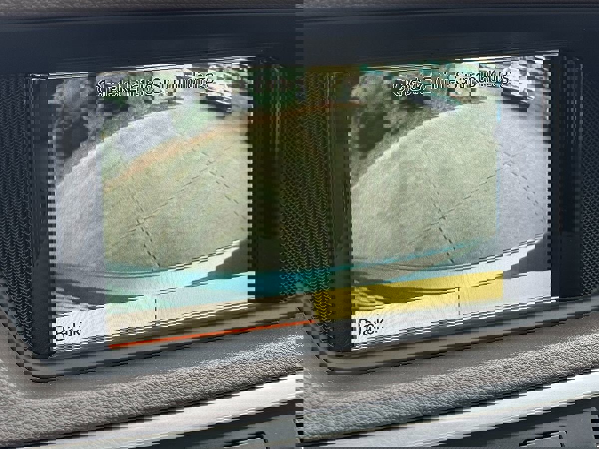 Used 2011 Mercedes-Benz E 550 Sedan image 40