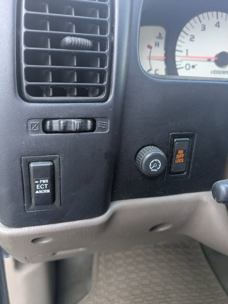 Used 2002 Toyota Tacoma w/ SR5 Package image 12