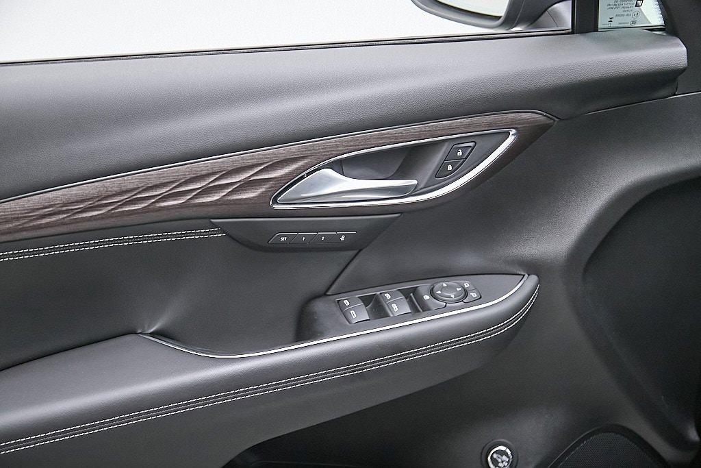 Used 2023 Buick Envision Avenir image 11