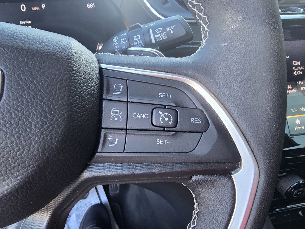 Used 2024 Jeep Grand Cherokee Laredo image 26