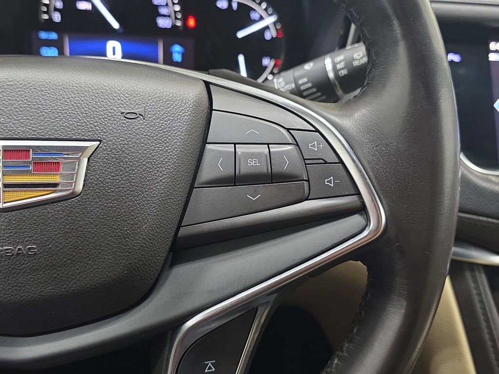Used 2018 Cadillac XT5 AWD image 18