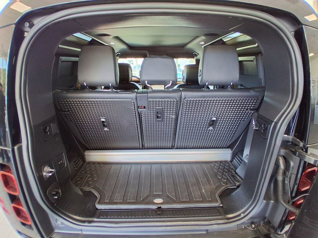 Used 2023 Land Rover Defender 90 X-Dynamic SE image 25