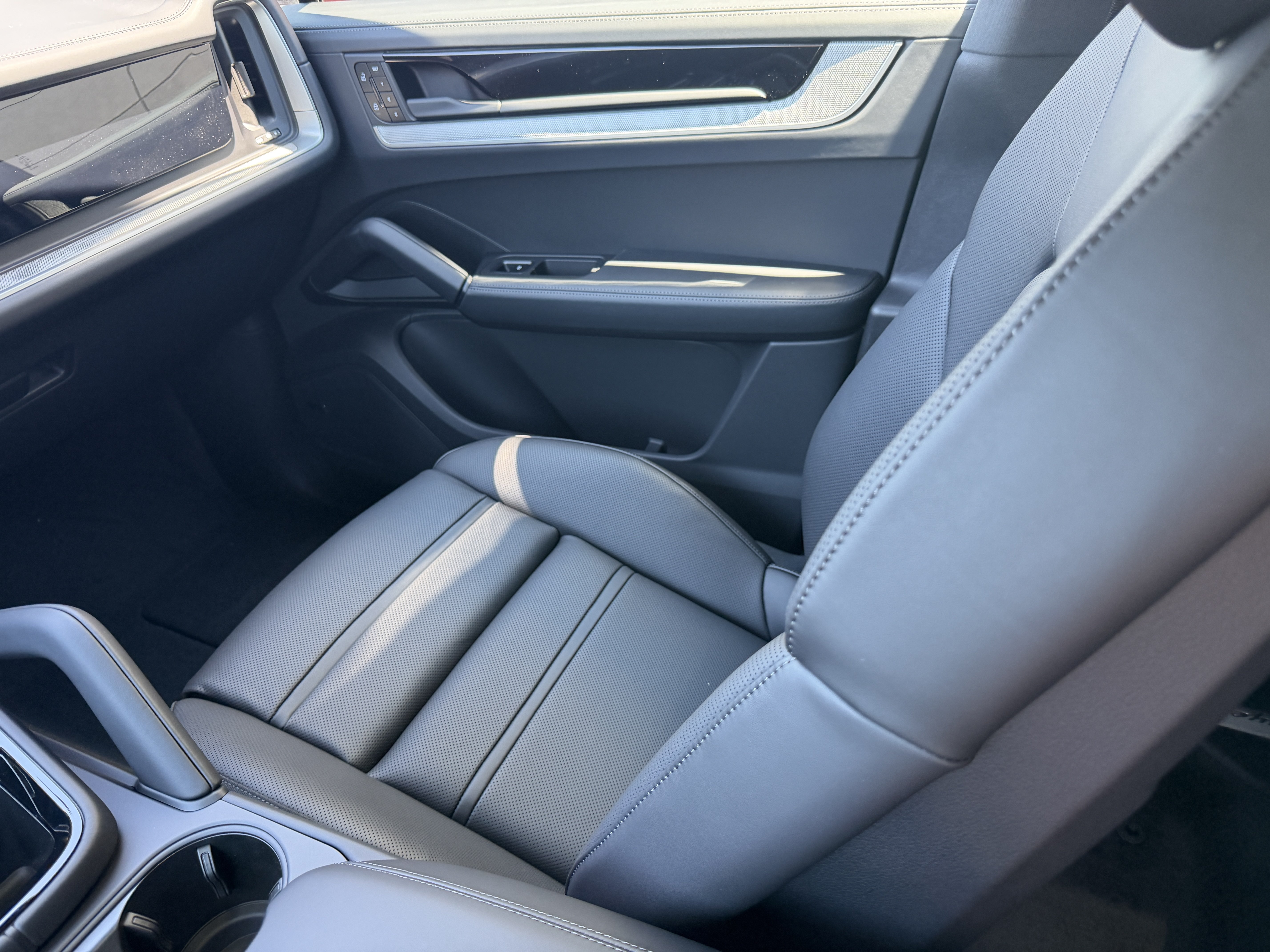 New 2026 Porsche Cayenne S AWD/4WD image 17