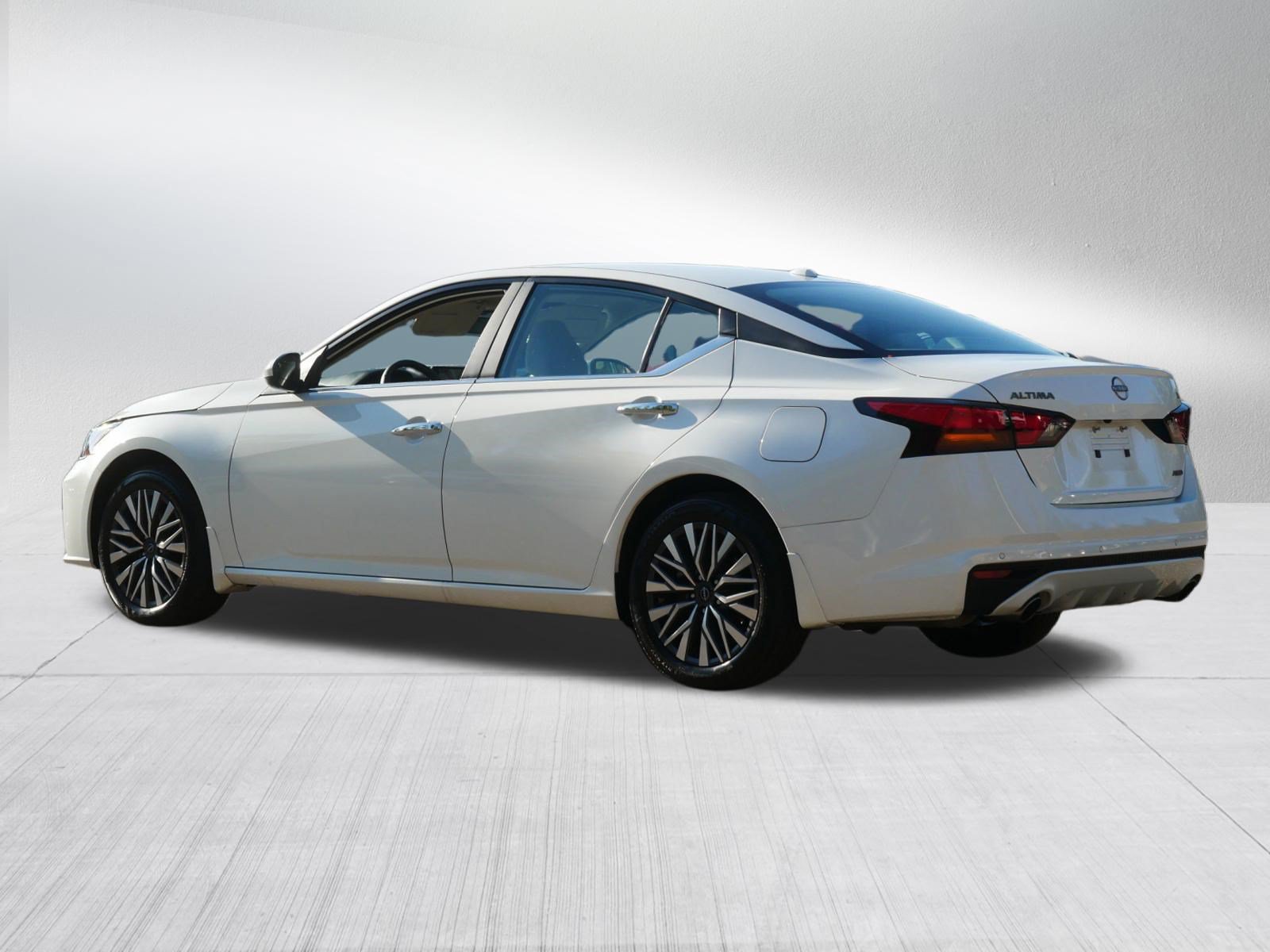 Certified 2024 Nissan Altima 2.5 SV w/ SV Premium Package AWD/4WD image 5