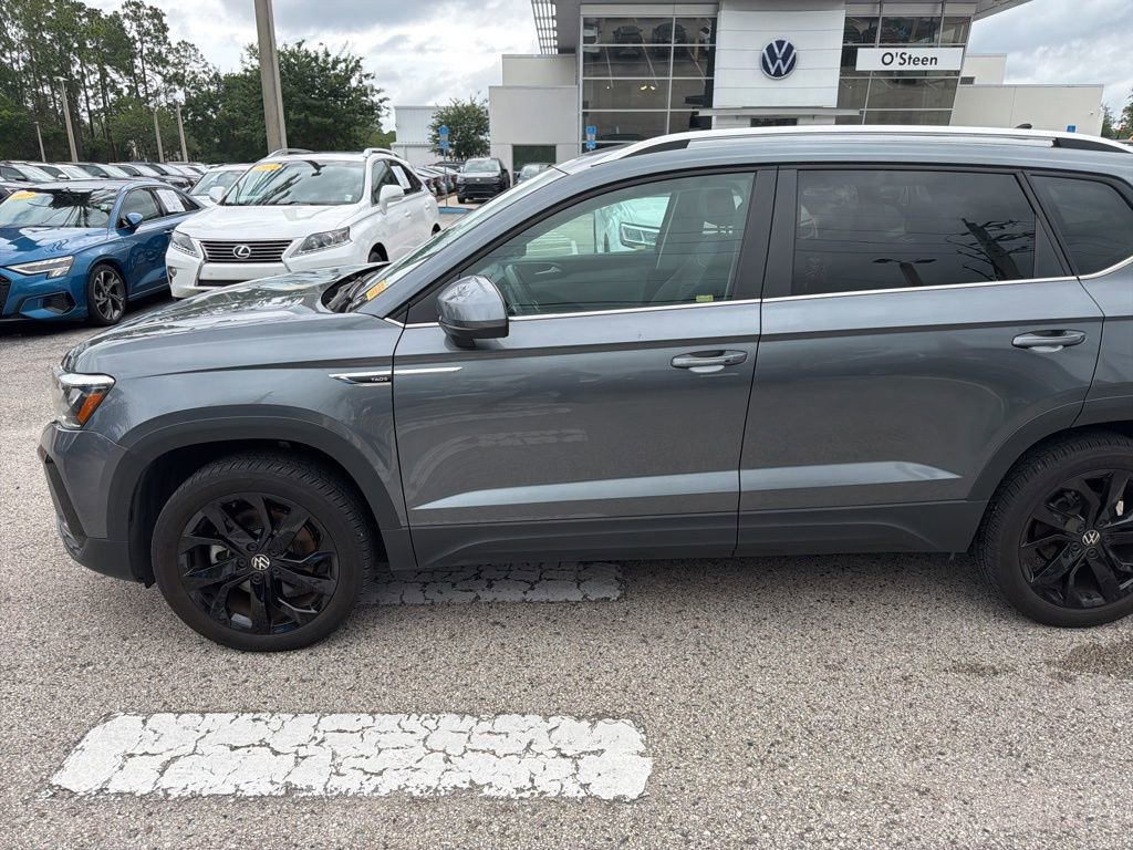 Certified 2023 Volkswagen Taos SE w/ Black Wheel Package FWD image 4