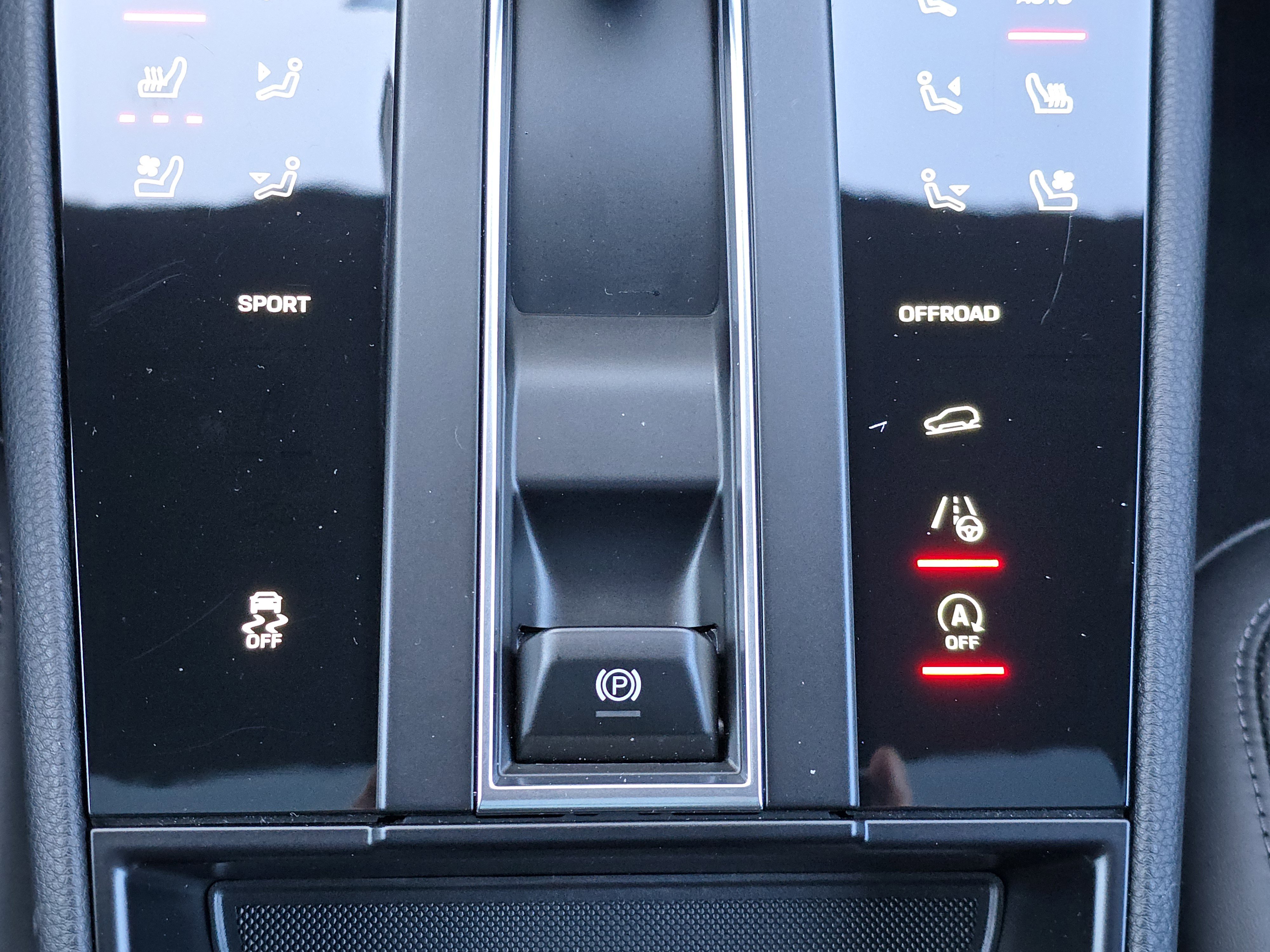 Certified 2025 Porsche Macan image 28