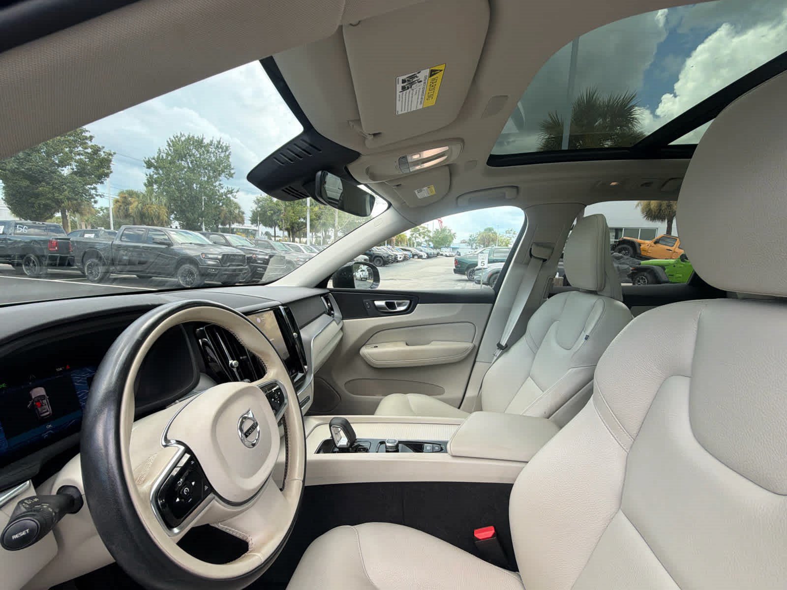 Certified 2024 Volvo XC60 B5 Core w/ Protection Package Premier AWD/4WD image 63