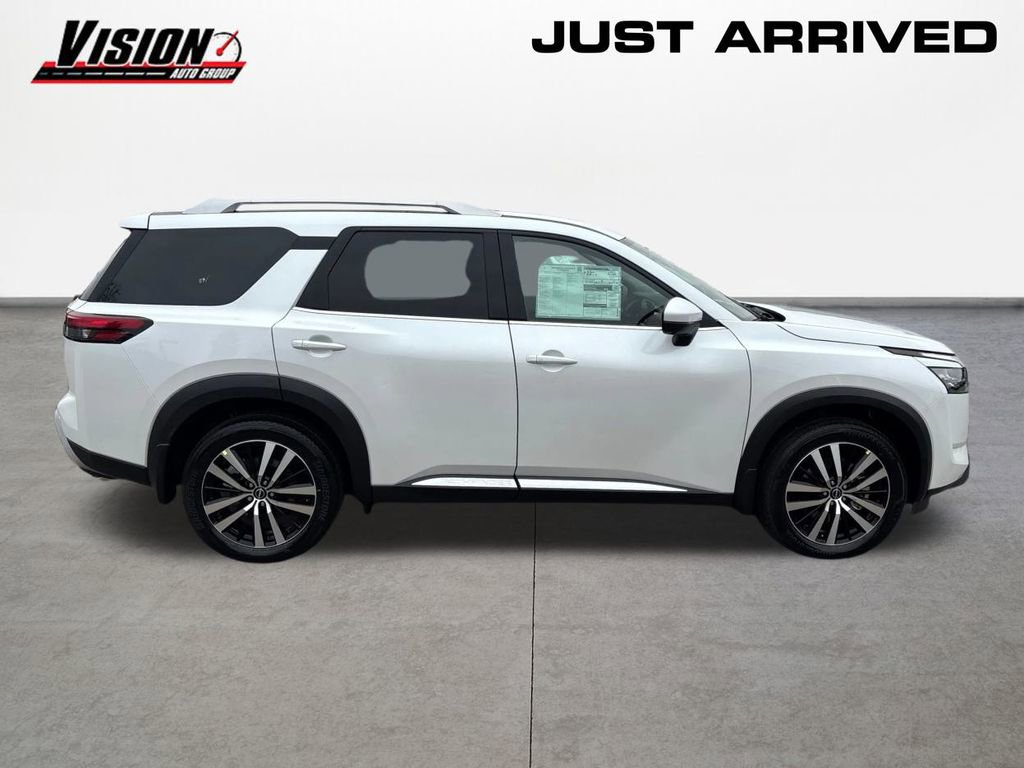 New 2025 Nissan Pathfinder Platinum w/ Cargo Package image 4