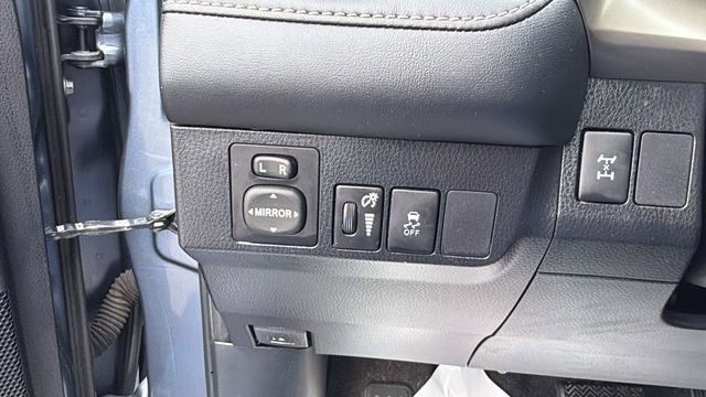 Used 2013 Toyota RAV4 XLE AWD/4WD image 17