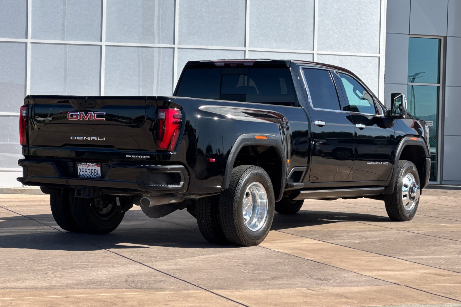 Used 2024 GMC Sierra 3500 Denali w/ Denali Reserve Package AWD/4WD image 4