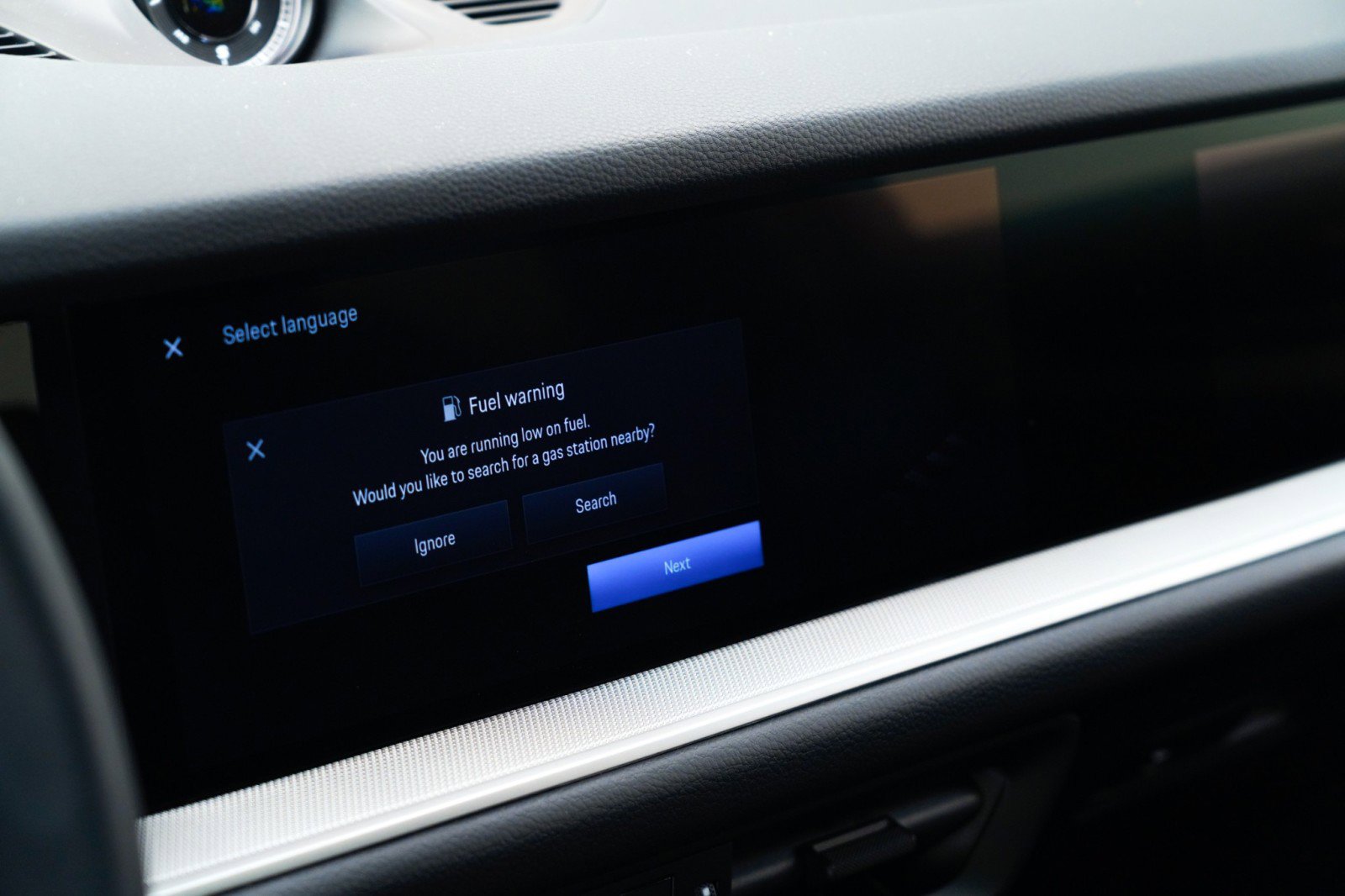 Used 2025 Porsche Cayenne S image 28