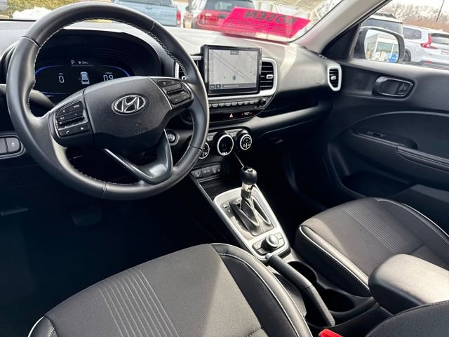 Certified 2025 Hyundai Venue Limited FWD image 23