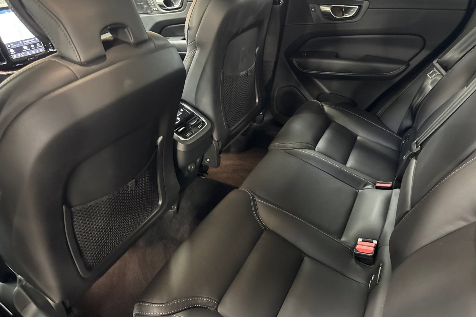 Certified 2023 Volvo XC60 B6 Ultimate w/ Protection Package Premier AWD/4WD image 5