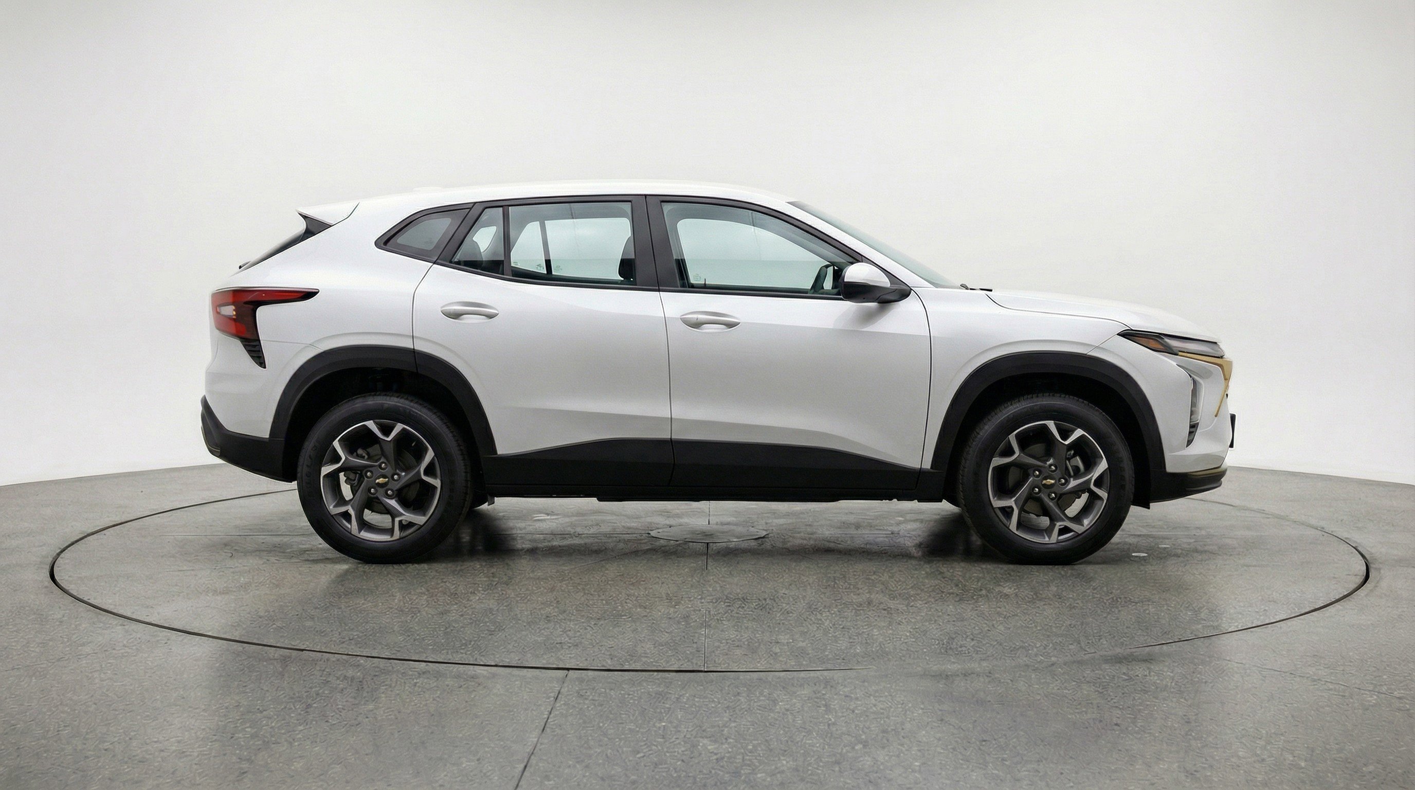 Used 2025 Chevrolet Trax LT w/ LT Convenience Package FWD image 11