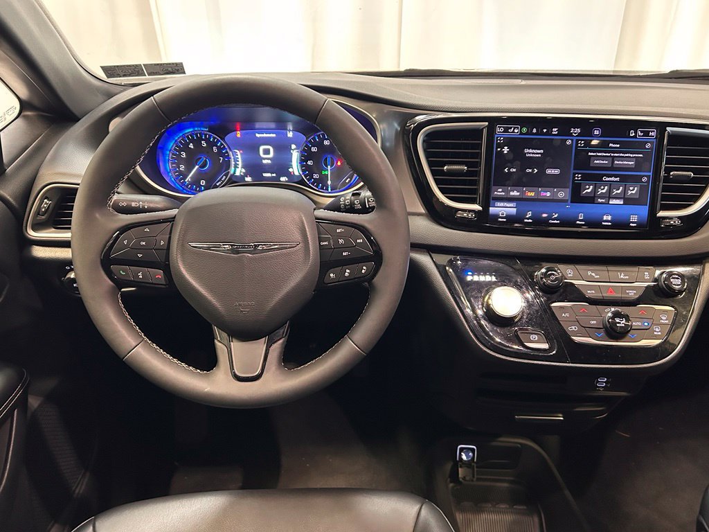 Used 2026 Chrysler Pacifica Select w/ S Appearance Package FWD image 14