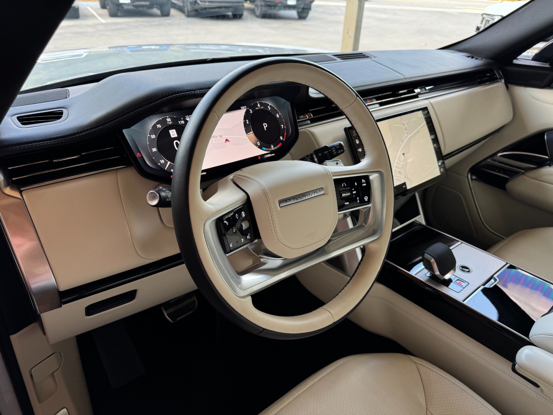 Used 2025 Land Rover Range Rover SE AWD/4WD image 14