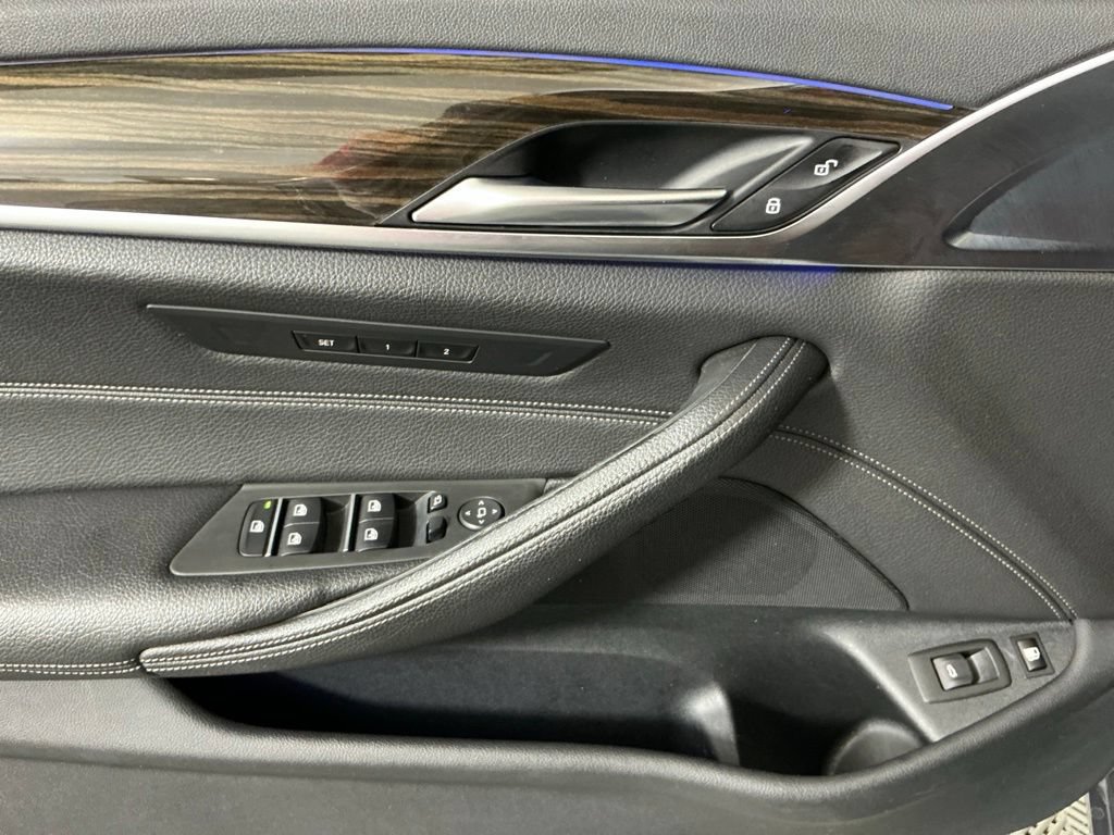 Used 2018 BMW 530e w/ Premium Package 2 RWD image 18