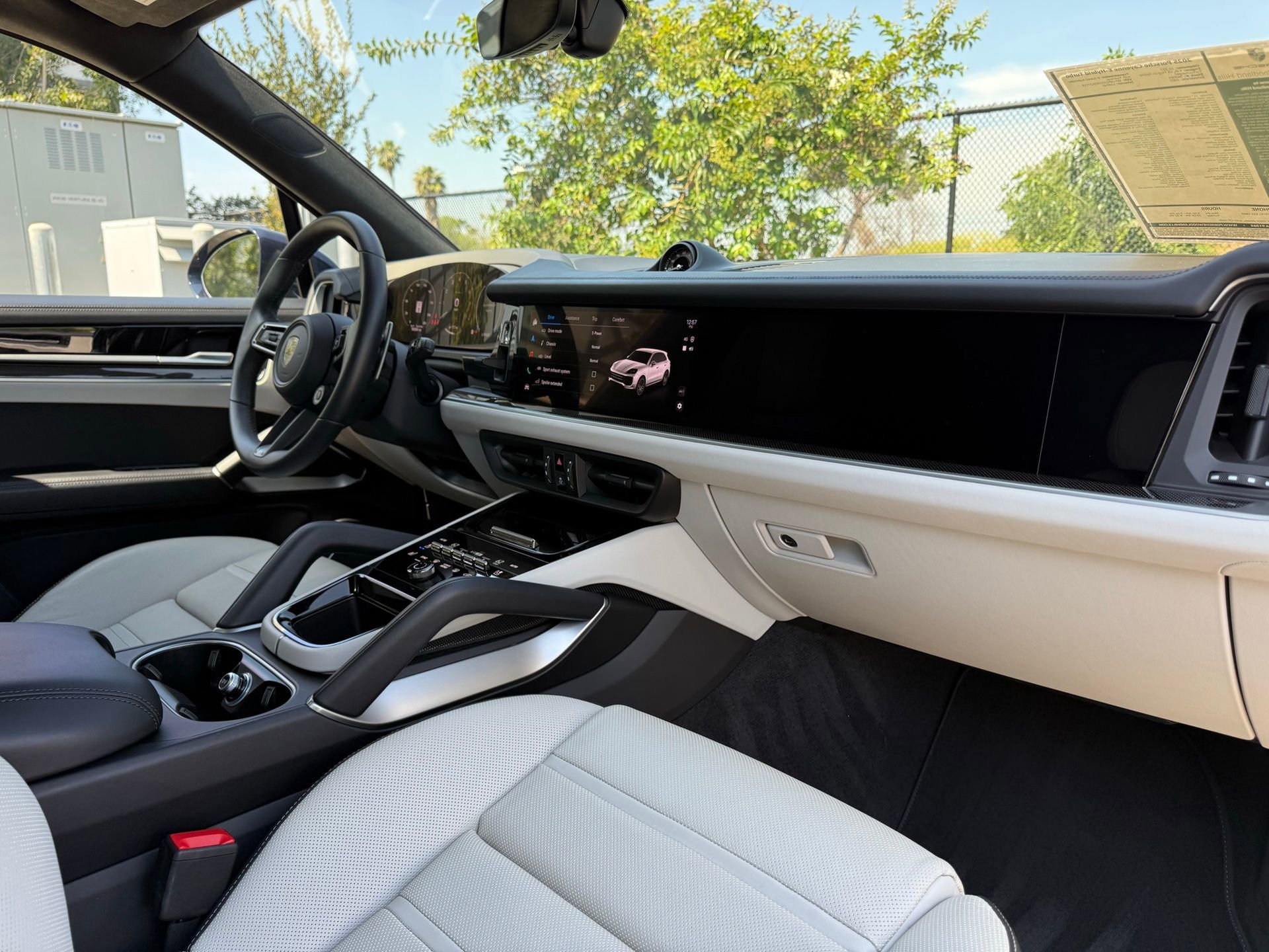 Certified 2025 Porsche Cayenne Turbo image 25