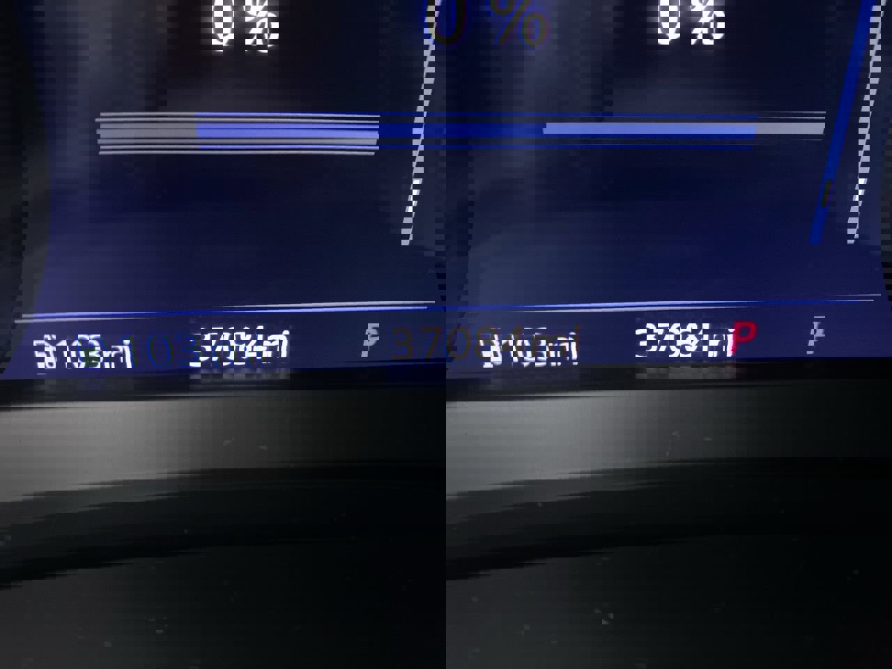 Certified 2023 Cadillac XT5 Premium Luxury w/ Technology Package image 3