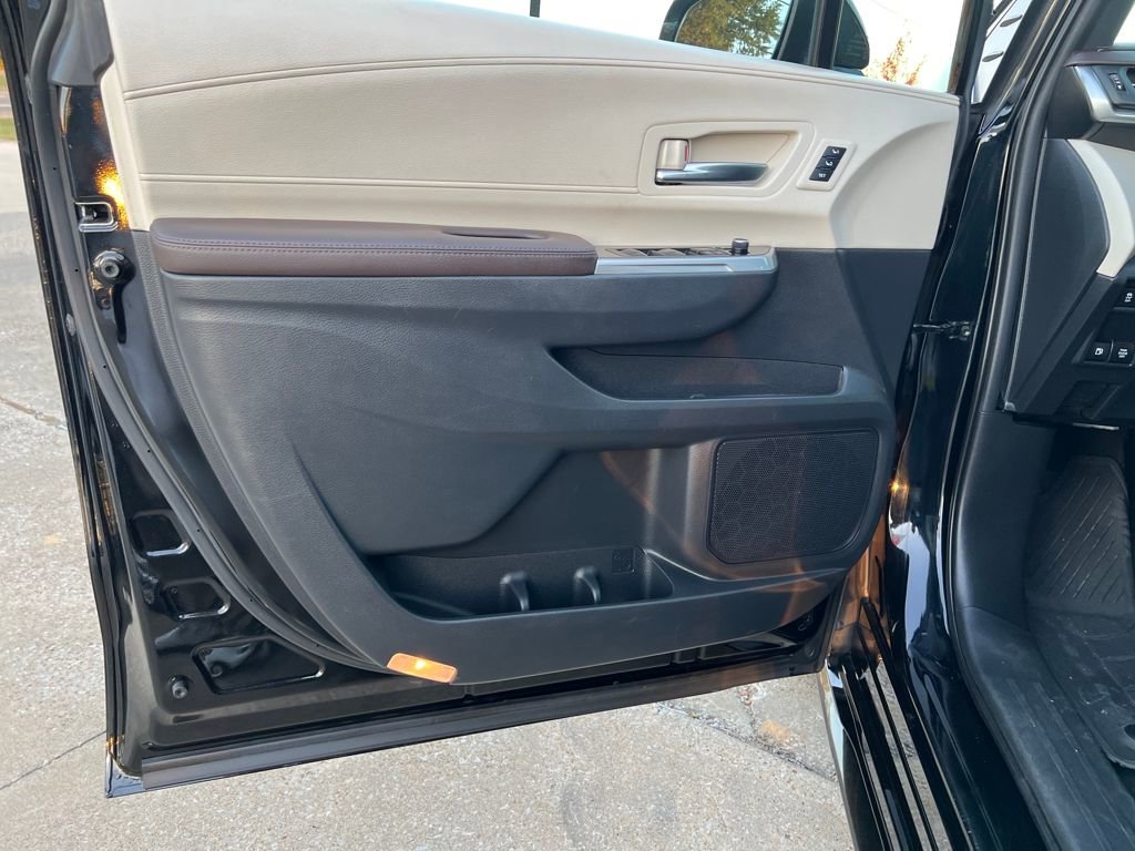Used 2022 Toyota Sienna Platinum AWD/4WD image 11