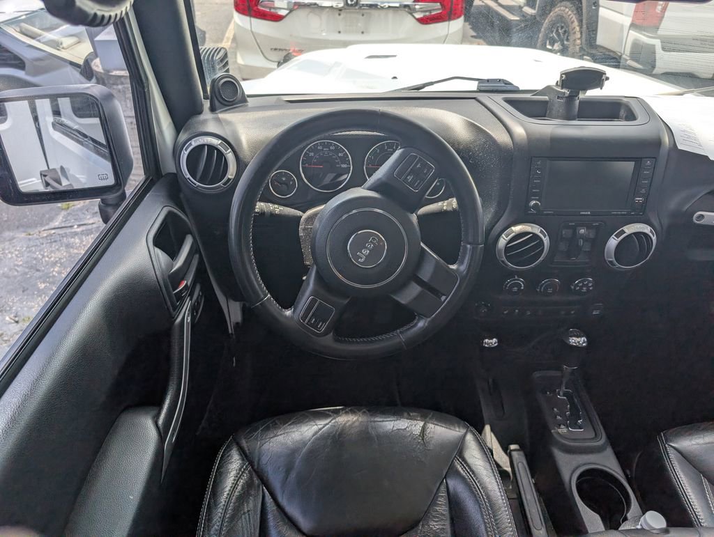 Used 2014 Jeep Wrangler Unlimited Rubicon w/ Dual Top Group AWD/4WD image 8