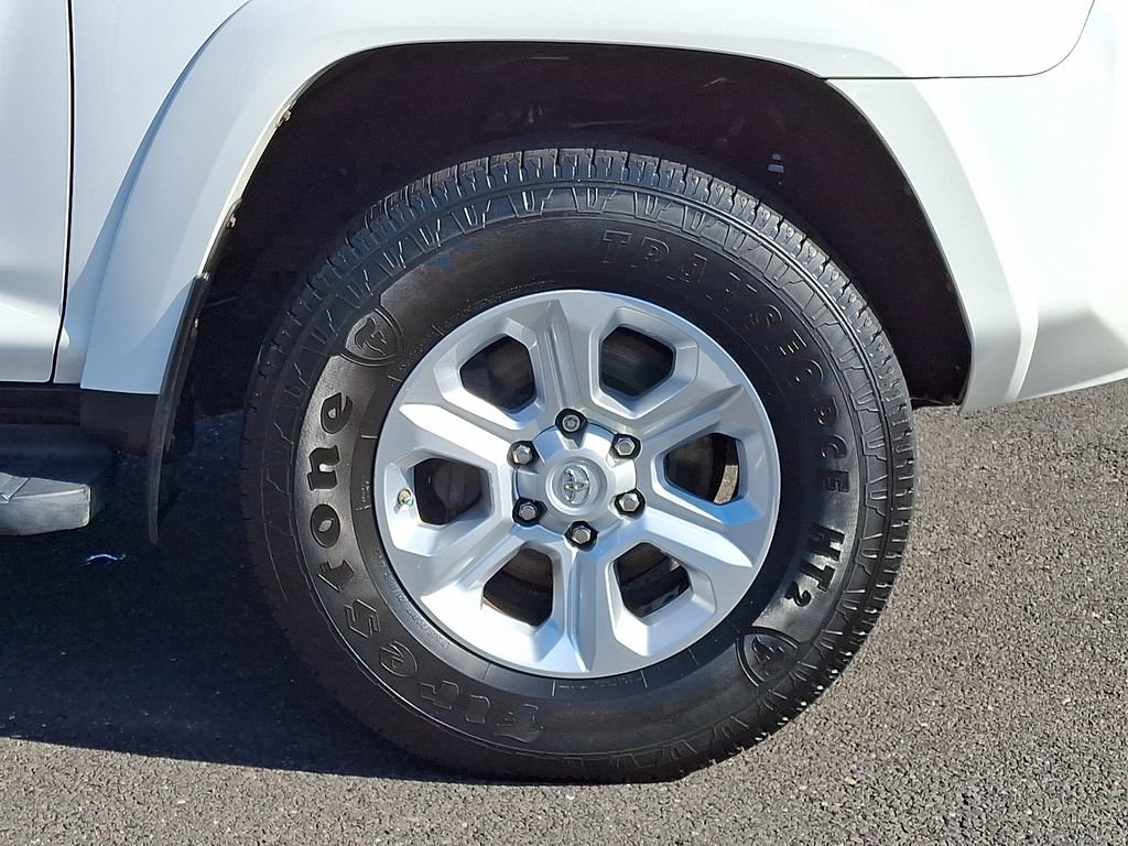 Used 2018 Toyota 4Runner SR5 AWD/4WD image 8