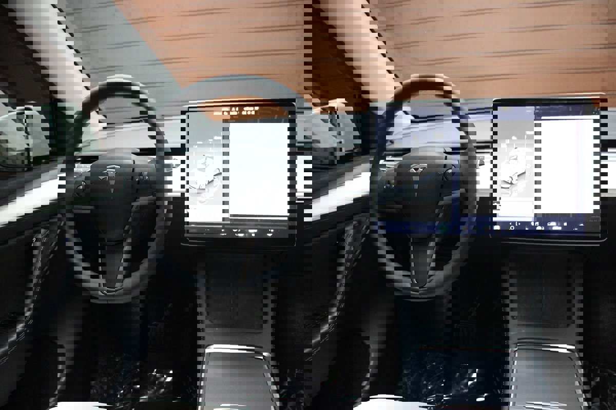 Used 2023 Tesla Model Y Long Range image 24