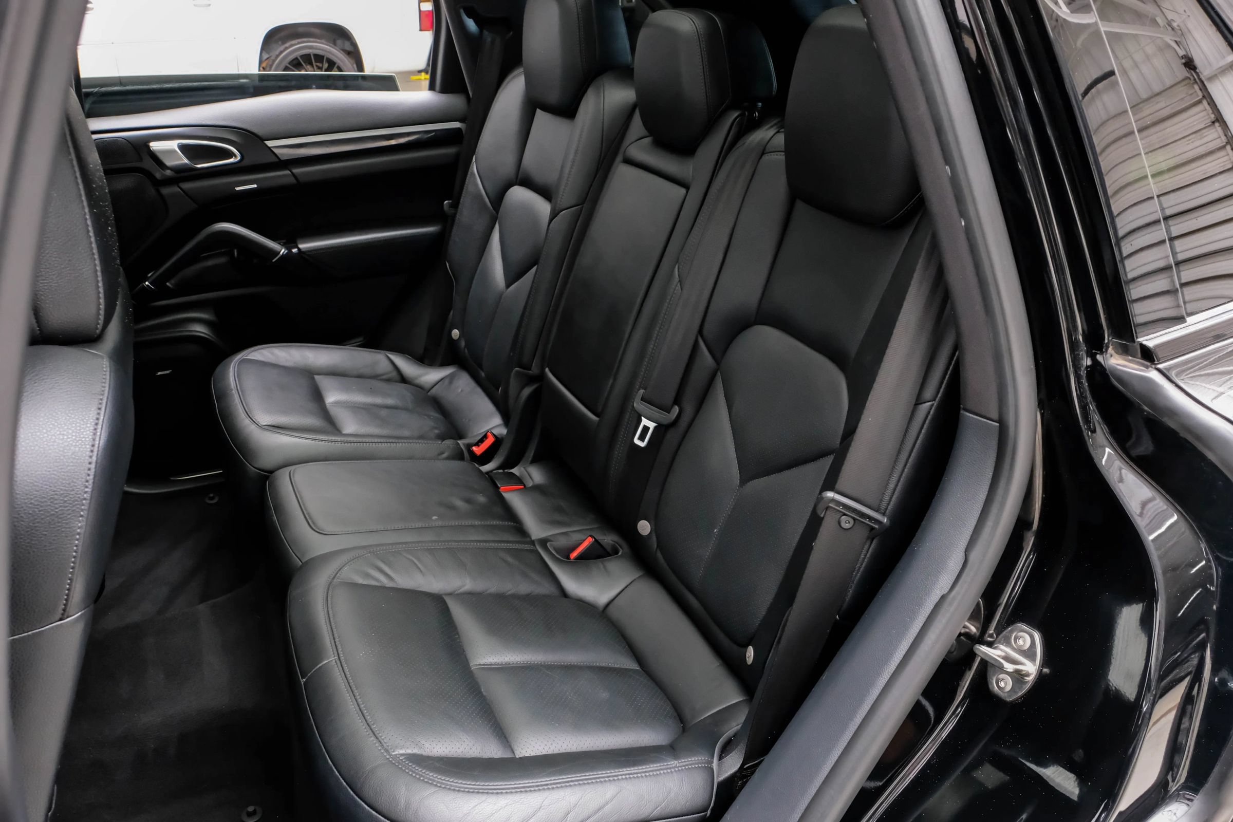 Used 2016 Porsche Cayenne AWD/4WD image 36