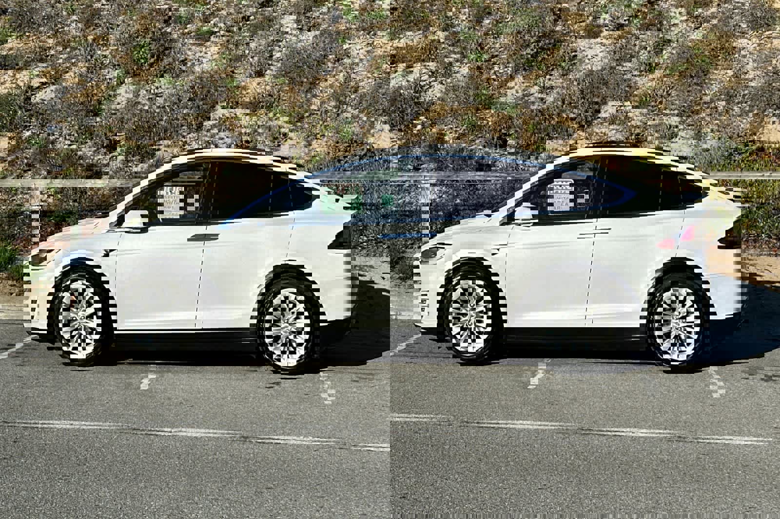 Used 2017 Tesla Model X image 9