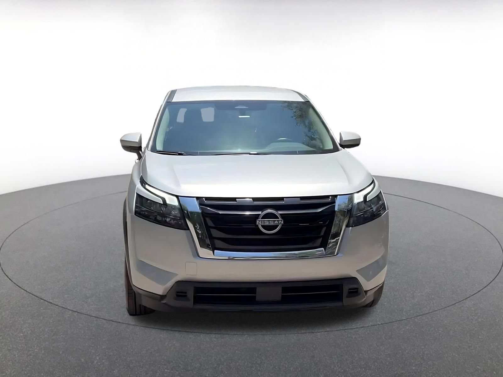 Used 2025 Nissan Pathfinder SV FWD image 4
