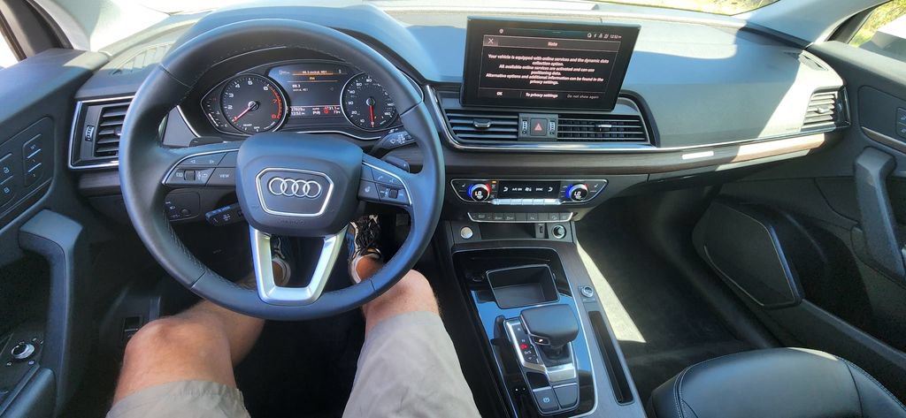 Used 2023 Audi Q5 2.0T Premium w/ Convenience Package AWD/4WD image 4