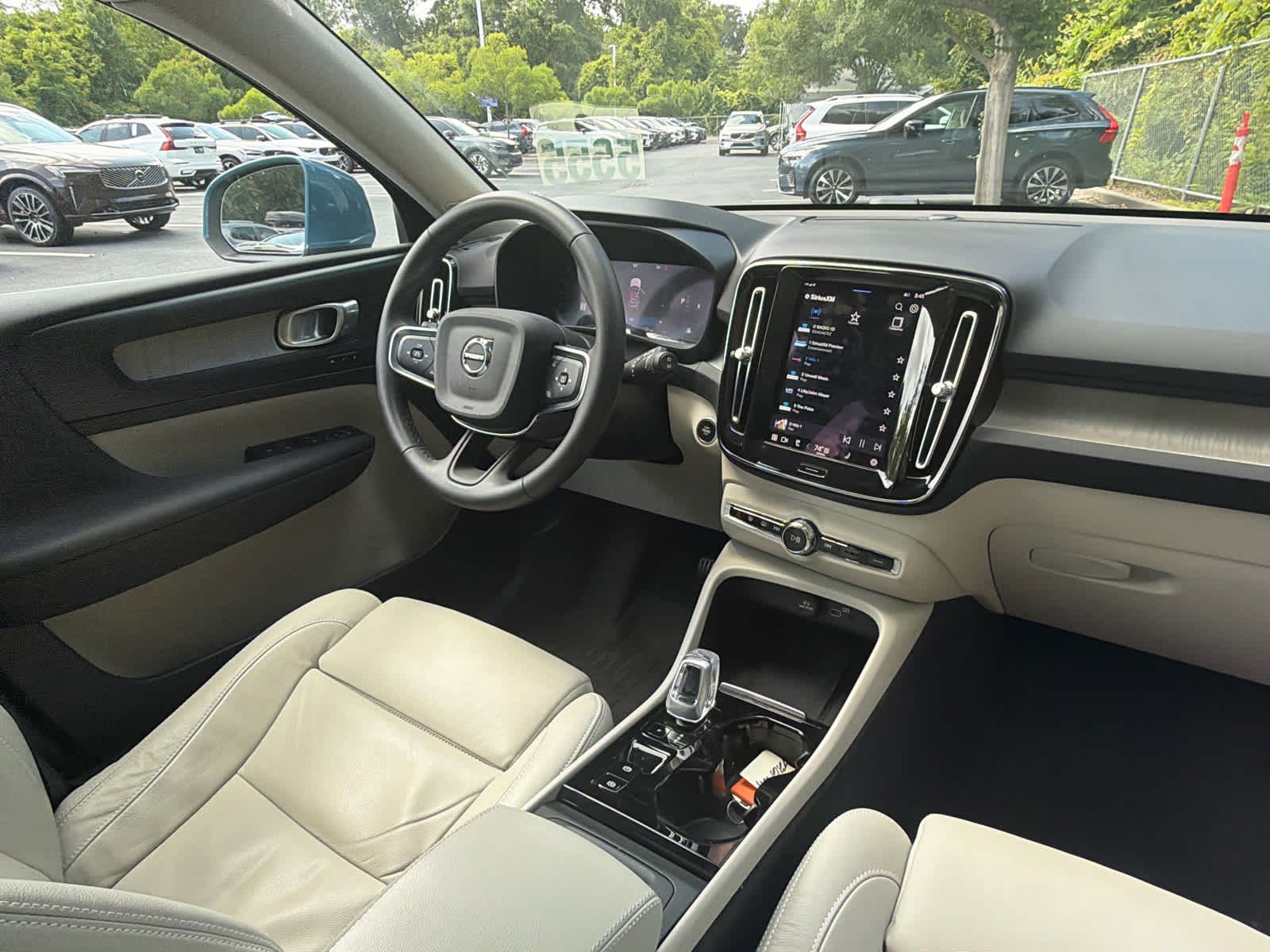 Certified 2023 Volvo XC40 B5 Plus w/ Climate Package AWD/4WD image 20