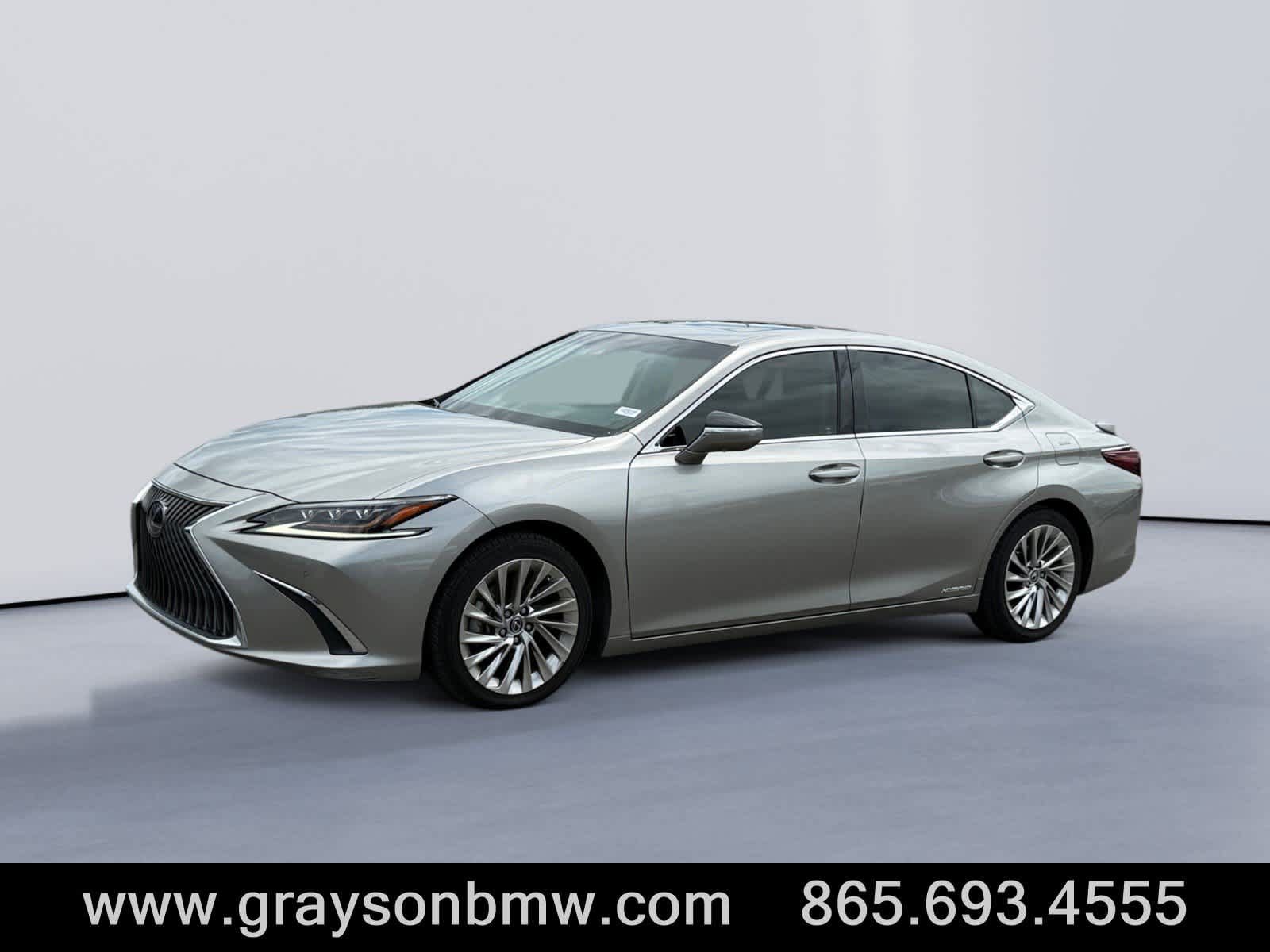 Used 2020 Lexus ES 300h Ultra Luxury w/ Accessory Package 2 FWD image 7